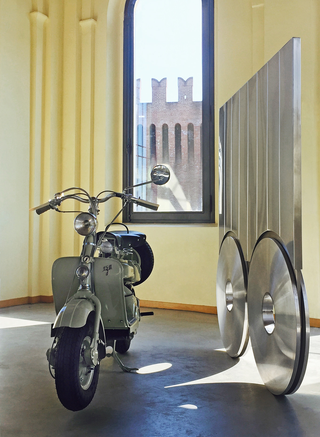 Sottiletta, Installazione in occasione di "Translazioni", 2016 Ex Opificio Industriale La Filanda, Soncino, Photo © Umberto Cavenago