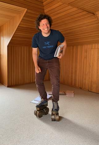 A prova di scemo (autoritratto), Portrait of Marco Torriani on roller skates, Photo © Umberto Cavenago